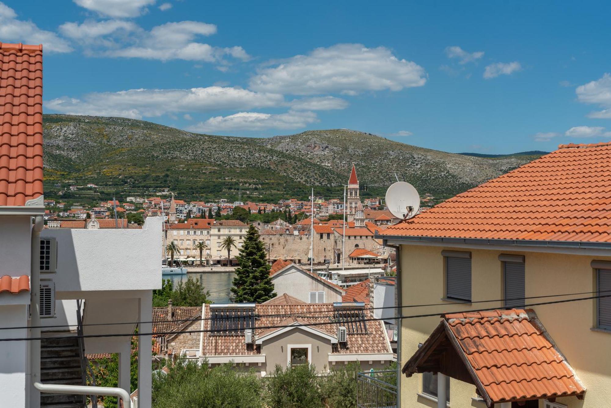 Apartments Orlic Trogir Bagian luar foto